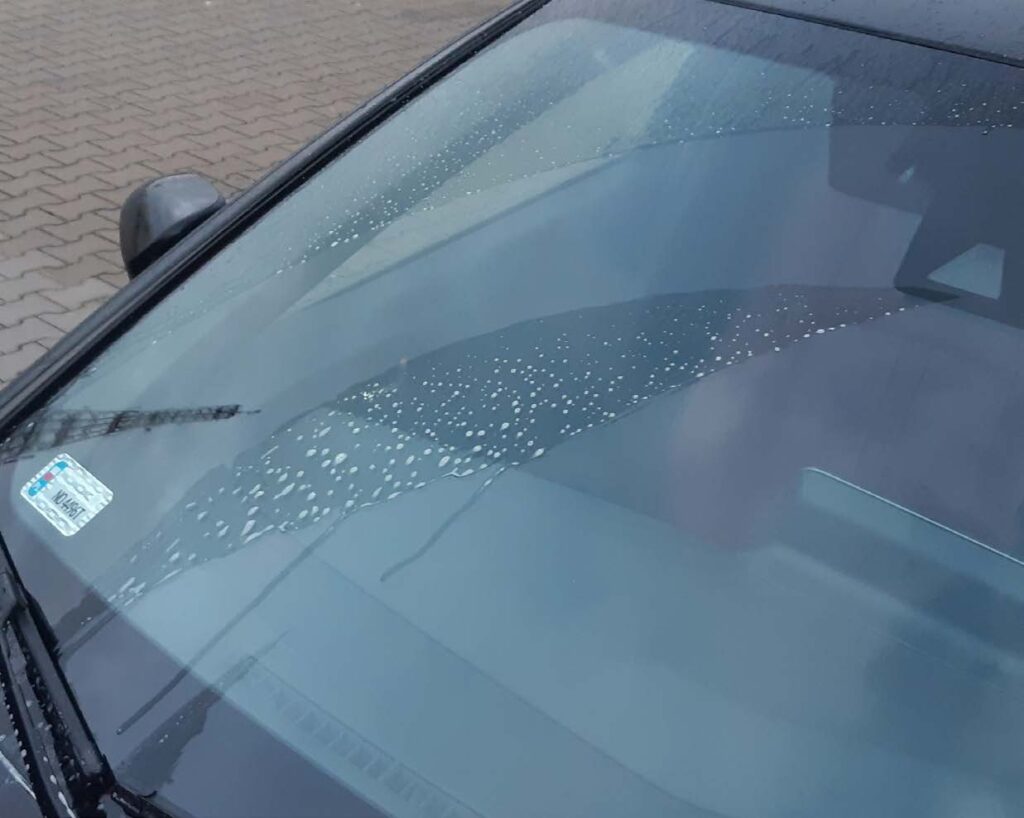 Co ile wymiana wycieraczek w samochodzie?